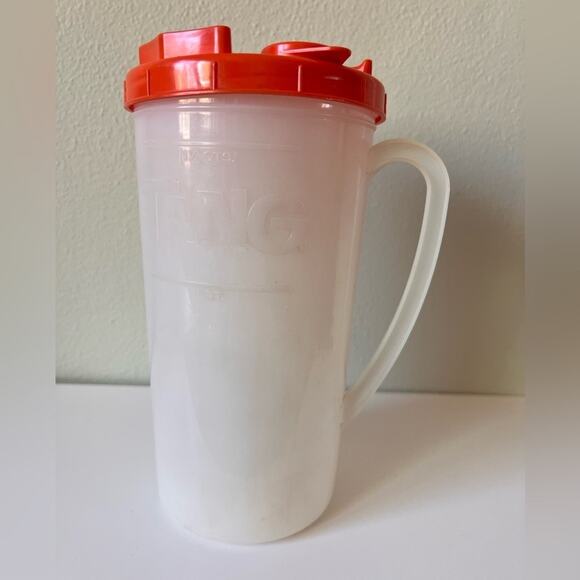 Vintage Tang Plastic Pitcher 1.5 Quart Orange White Screw on Lid - Picture 1 of 8